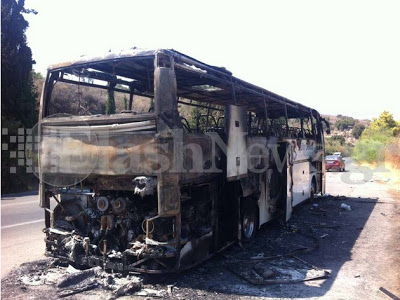 Φωτογραφίες σοκ απο το καμένο λεωφορείο - Ευτυχώς δεν υπήρξαν θύματα - Φωτογραφία 2