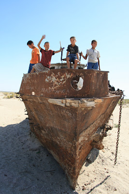ΔΕΙΤΕ: Ένα παράξενο νεκροταφείο πλοίων στην έρημο - Φωτογραφία 5