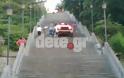 Πάτρα: Αυτοκίνητο ανεβαίνει τις σκάλες της Αγίου Νικολάου - Βίντεο - Φωτογραφία 2