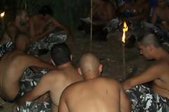 Ημίγυμνοι χρυσαυγίτες, κάνουν κάμπινγκ και παριστάνουν τους «Ράμπο» στους καταρράκτες της Nέδας
