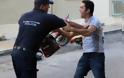Κρήτη: Eικόνες από το λιντσάρισμα στα δικαστήρια για το βιασμό - Προφυλακίστηκαν οι δύο - Φωτογραφία 3
