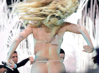 Η Lady Gaga με string στα MTV Video Music Awards 2013 - Φωτογραφία 1