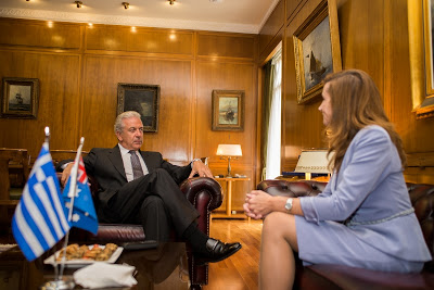 Συνάντηση ΥΕΘΑ Δημήτρη Αβραμόπουλου με την Πρέσβειρα της Αυστραλίας - Φωτογραφία 2