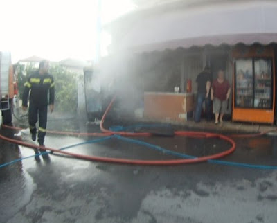 Πρόλαβαν τα χειρότερα οι πυροσβέστες χθες βράδυ στο Λειανοκλάδι - Φωτογραφία 2