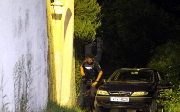 Εικόνες από το σπίτι της Κέρκυρας όπου η 50χρονη Γερμανίδα έπνιξε την 7χρονη κόρη της και αυτοκτόνησε - Σοκ στην τοπική κοινωνία - Φωτογραφία 2