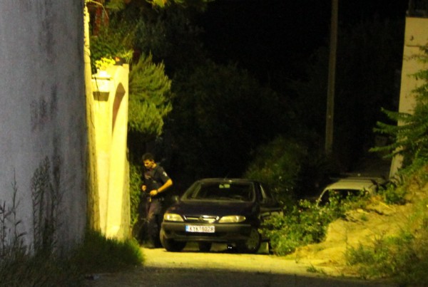 Εικόνες από το σπίτι της Κέρκυρας όπου η 50χρονη Γερμανίδα έπνιξε την 7χρονη κόρη της και αυτοκτόνησε - Σοκ στην τοπική κοινωνία - Φωτογραφία 4