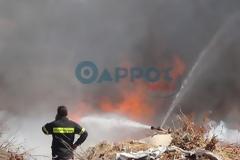 Φωτιά στο παλιό μεταλλείο στην Κυπαρισσία, πολύ κοντά σε σπίτια!
