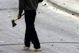 Aγρίνιο: Βούλγαρος κυκλοφορούσε με τσεκούρι και μαχαίρι - Φωτογραφία 1
