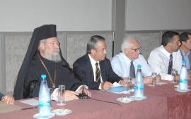 Μπαίνει μπροστά ο Αρχιεπίσκοπος για τις μετοχές της Τρ.Κύπρου - Φωτογραφία 1