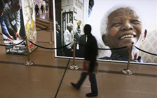 Διαψεύδεται ότι δόθηκε εξιτήριο στον Μαντέλα - Φωτογραφία 1
