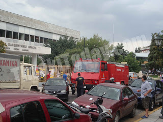 Βλάβη σε Πυροσβεστικό έξω από το Πανεπιστήμιο της Ξάνθης - Φωτογραφία 1