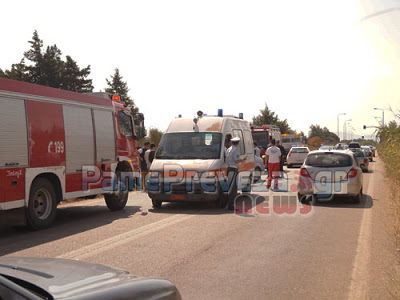 Πρέβεζα: Τροχαίο με ελαφρύ τραυματισμό πριν λίγο κοντά στα φανάρια στην Δροσιά - Φωτογραφία 2