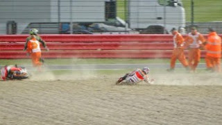 MotoGP: Παρολίγον τραγικό ατύχημα στο Silverstone (VIDEO) - Φωτογραφία 1