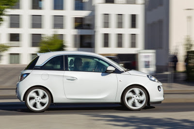 Παγκόσμια πρεμιέρα των Opel ADAM Black Link & White Link στην IAA - Φωτογραφία 3