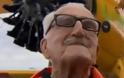 93χρονος ταξιδεύει επάνω σε φτερό αεροπλάνου [Video]