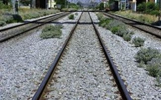 Δυτική Aχαΐα: Καθαρίστηκε το σιδηροδρομικό δίκτυο, αλλά οι κάτοικοι φωνάζουν για τις απροειδοποίητες διελεύσεις δοκιμαστικών βαγονιών - Φωτογραφία 1