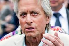 Ο Michael Douglas δεν έβγαλε τη βέρα του