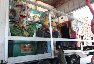 Πάτρα: Πέντε νταλίκες με κατασκευές του Πατρινού Kαρναβαλιού αναχώρησαν για τη ΔΕΘ - Φωτογραφία 1