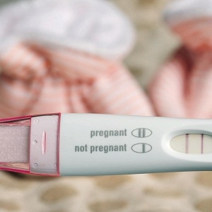 Σάλο προκαλεί η νέα τάση στην Αμερική - Γυναίκες αγοράζουν θετικά τεστ εγκυμoσύνης - Φωτογραφία 1