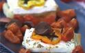 H συνταγή της ημέρας: Χωριάτικο λουκάνικο με πιπεριές και φέτα