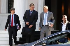Η Τρόικα χτυπά τον σκληρό πυρήνα της εθνικής κυριαρχίας, θα την αφήσουν;