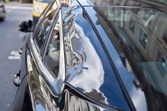 H αντανάκλαση ουρανοξύστη έλιωσε μια Jaguar