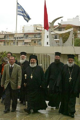 Όταν η...light Αριστερά πολεμάει την Εκκλησία η σκληρή συναντάται με τον Αρχιεπίσκοπο - Φωτογραφία 3