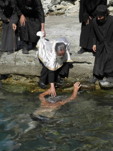 Βάπτιση στη θάλασσα του Αγίου Όρους - Φωτογραφία 2