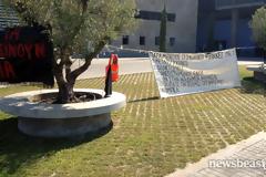 Μικροένταση έξω από το δημαρχείο Θεσσαλονίκης