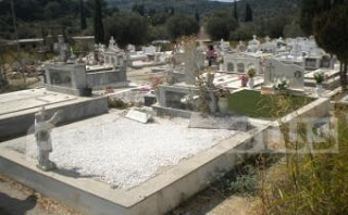 Hλεία: Έκλεψαν καντήλια και θυμιατά από κοιμητήριο! - Φωτογραφία 1
