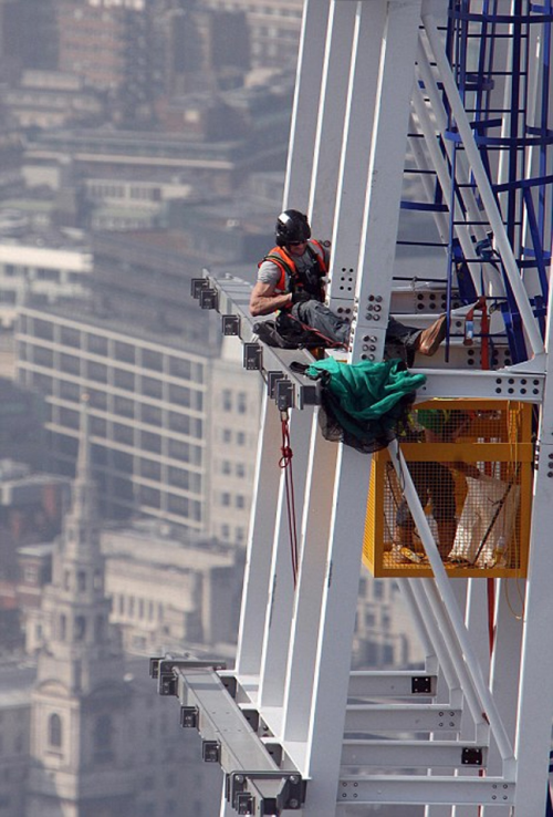 Σκαρφαλώνοντας στο υψηλότερο κτήριο της Ευρώπης - Φωτογραφία 4