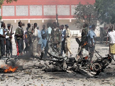 Νεκροί και τραυματίες από έκρηξη βόμβας στη Σομαλία - Φωτογραφία 1