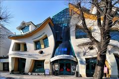 Από το 2004 κρατά τα σκήπτρα του πιο περίεργου κτιρίου