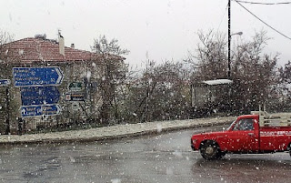 Πασχαλιάτικο χιόνι στο Καρπενήσι [φωτορεπορτάζ] - Φωτογραφία 1