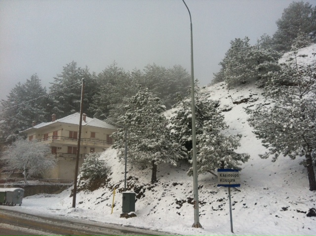Χιόνια στην Καστοριά. Δεν μιλάμε για βουνά, μέσα στην πόλη και σε ολόκληρο τον νομό - Φωτογραφία 2
