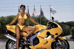 Κορίτσια σε καταπληκτικές moto...πόζες! (PICS)
