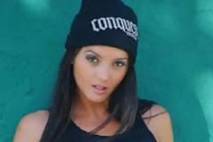 Aπολάυστε την Κ-Α-Υ-Τ-Η Λατίνα που έχει τρελάνει το Facebook!!