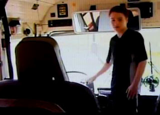 Δεκατριάχρονος έσωσε τις ζωές των συμμαθητών,όταν ο οδηγός του σχολικού έπαθε έμφραγμα κατά την οδήγηση. (βίντεο) - Φωτογραφία 1