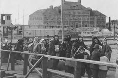 Όταν οι «βρωμοέλληνες» έψαχναν τη Γη της Επαγγελίας