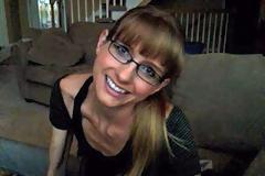 Απίστευτο και όμως αληθινό! Ταΐζοντας μια κοκαλιάρα αδέσποτη γάτα, σώθηκε από την ανορεξία! [φωτο]