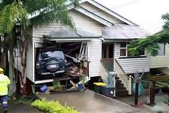 ΔΕΙΤΕ: Αν είναι να τρακάρεις, καν' το με στυλ!!  Διαβάστε περισσότερα: 24ωρο: ΔΕΙΤΕ: Αν είναι να τρακάρεις, καν' το με στυλ!!