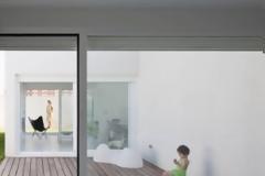 ΔΕΙΤΕ: Το σπίτι που δεν θέλει να βλέπει προς τα έξω