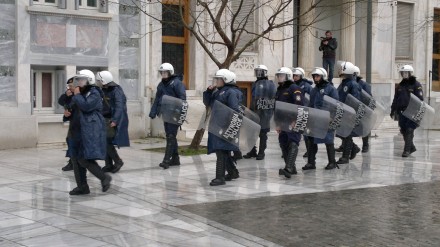 Κατάληψη από αναρχικούς στο σπίτι του Άκη Τσοχατζόπουλου - Φωτογραφία 2