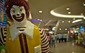 Ιερόδουλη κατηγορεί τα McDonald's