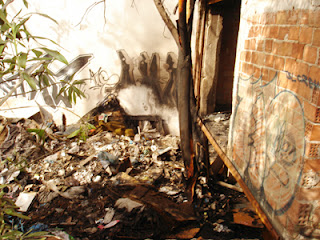 Ριζούπολη: Συνθήκες τρώγλης στο οικόπεδο της Columbia - Φωτογραφία 1