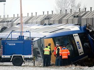 Γερμανία: Σιδηροδρομικό δυστύχημα με τρεις νεκρούς - Φωτογραφία 1