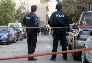 Θεσσαλονίκη : Γυναίκα κλείστηκε στο σπίτι μαζί με το παιδί της και απειλούσε να αυτοκτονήσει! - Φωτογραφία 1