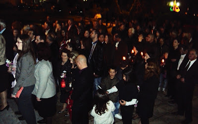 Λαμία: Με κατάνυξη η περιφορά του Επιταφίου [photos] - Φωτογραφία 13