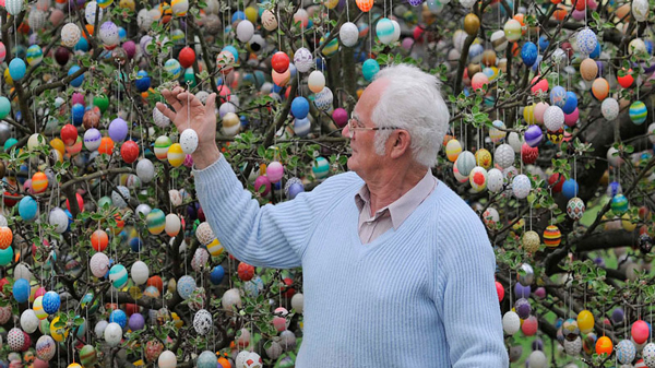 ΔΕΙΤΕ: Ένα δέντρο με 10.000 πασχαλινά αβγά! - Φωτογραφία 6