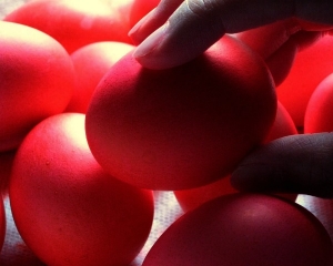 Γιατί τσουγκρίζουμε αυγά το Πάσχα; - Φωτογραφία 1